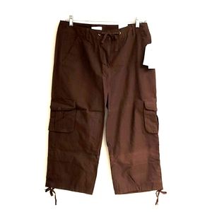 Liz Claiborne brown crop pant, size 12